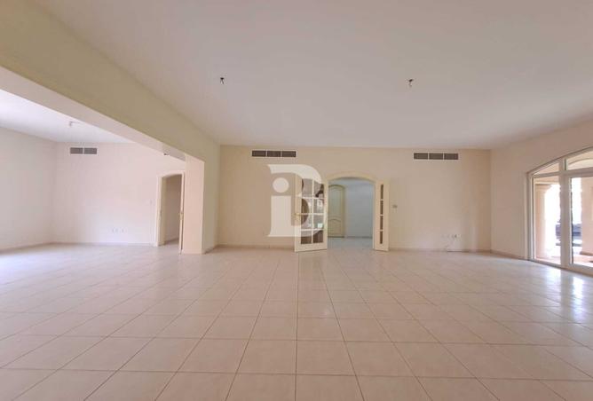 Ready to Move In | 5BR Villa with Private Garden — photo 3
