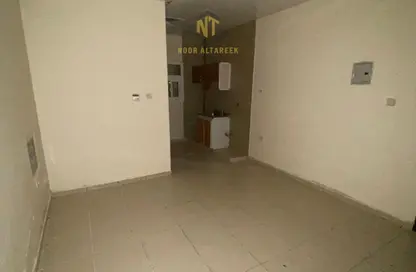 Apartment - Studio - 1 Bathroom for rent in Muwailih Building - Muwaileh - Sharjah