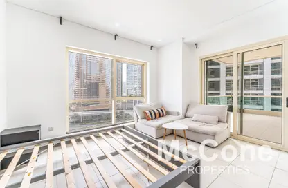 Apartment - 1 Bathroom for rent in The Royal Oceanic - Dubai Marina - Dubai