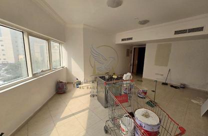Apartment - 1 - 2 for rent in Clock Tower Offices - Al Musalla - Al Gharb - Sharjah