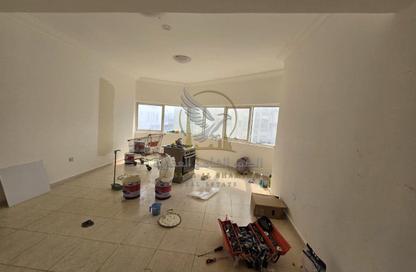 Apartment - 1 - 2 for rent in Clock Tower Offices - Al Musalla - Al Gharb - Sharjah