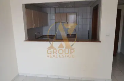 شقة - غرفة نوم - 2 حمامات للايجار في طراز مغربي - المدينة العالمية - دبي