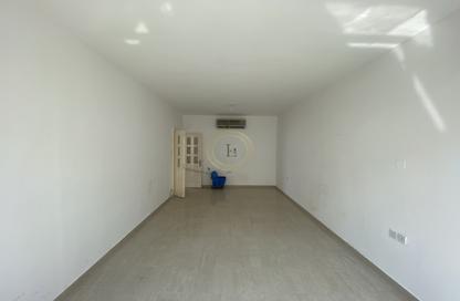 Office Space - Studio - 1 Bathroom for rent in Khalifa Street - Central District - Al Ain