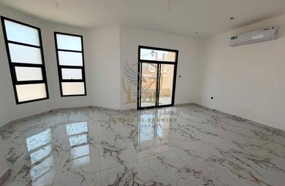 Villa - 4 - 6 for rent in Al Falaj - Al Riqqa - Sharjah