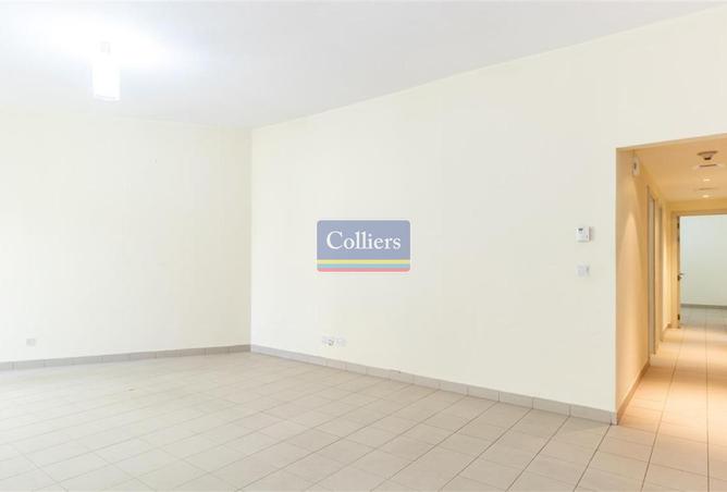 Elegant 3BR Apartment | Vacant | Centre Residence photo 3