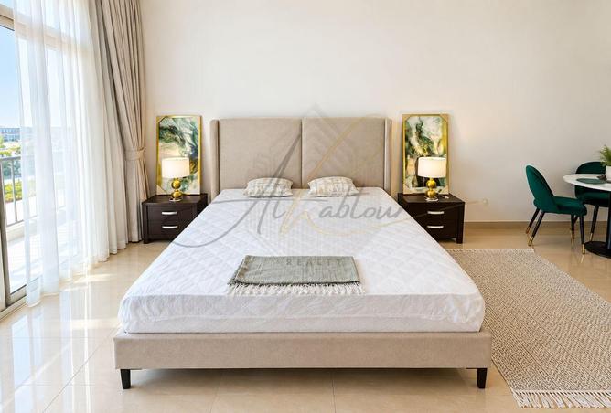 Upgraded Unit | Furnished | Huge Layout photo 3