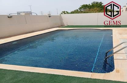 Villa - 3 - 4 for rent in Jumeirah Park - Dubai