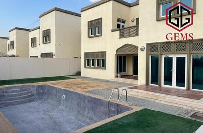 Villa - 3 - 4 for rent in Jumeirah Park - Dubai