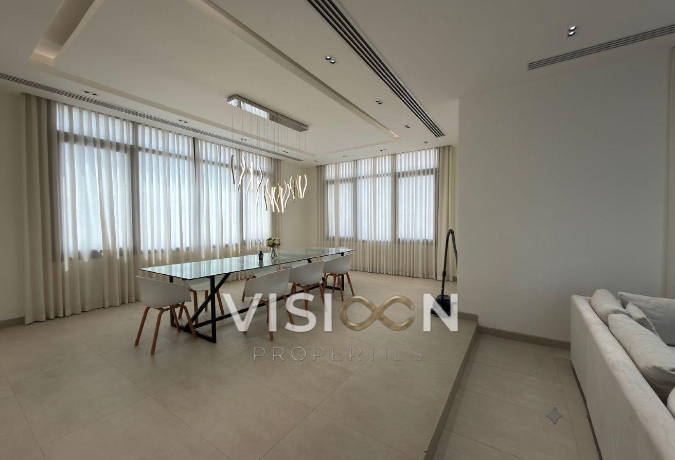 specious 5 BR - elegant - modern villa photo 7