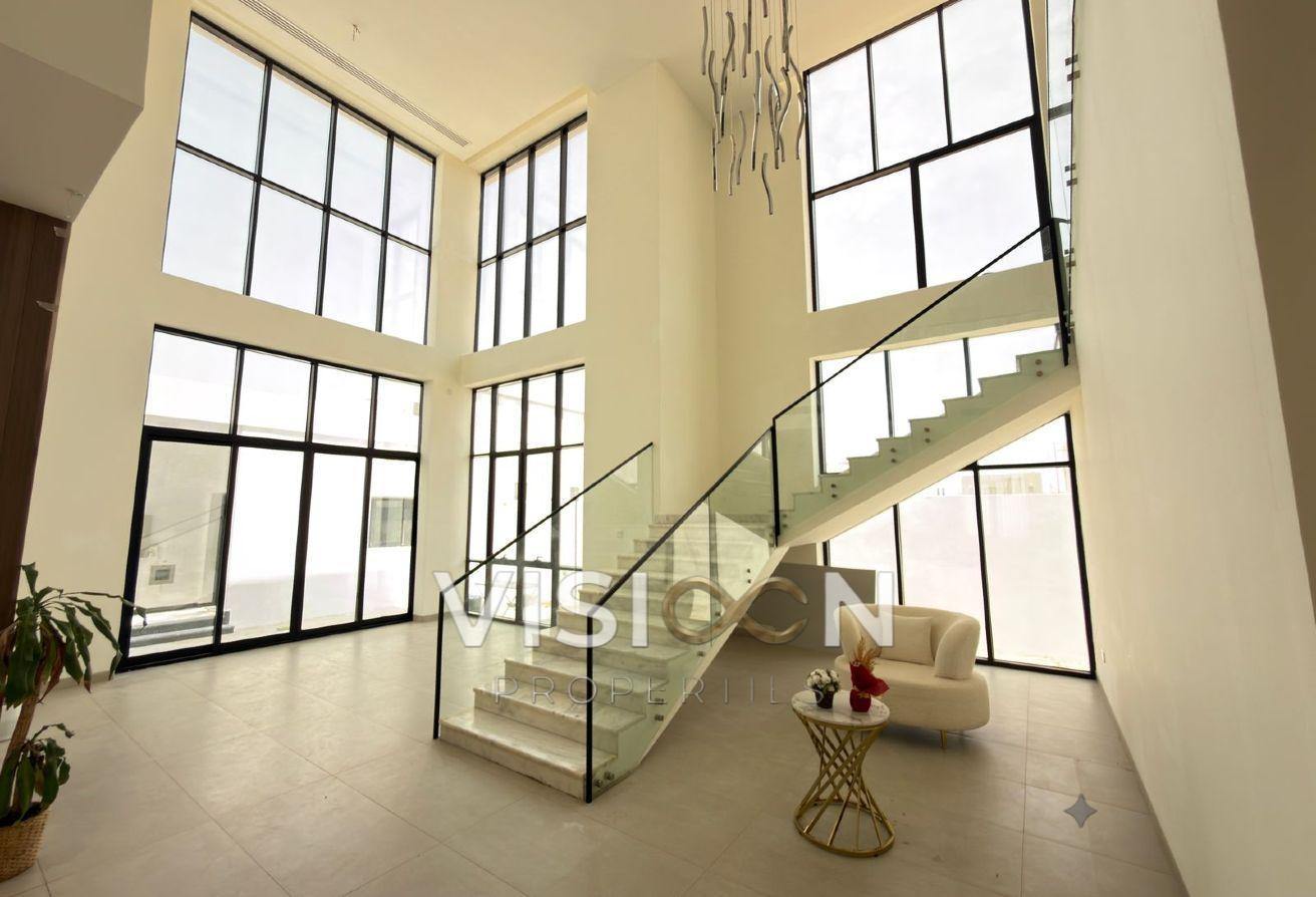 specious 5 BR - elegant - modern villa photo 8