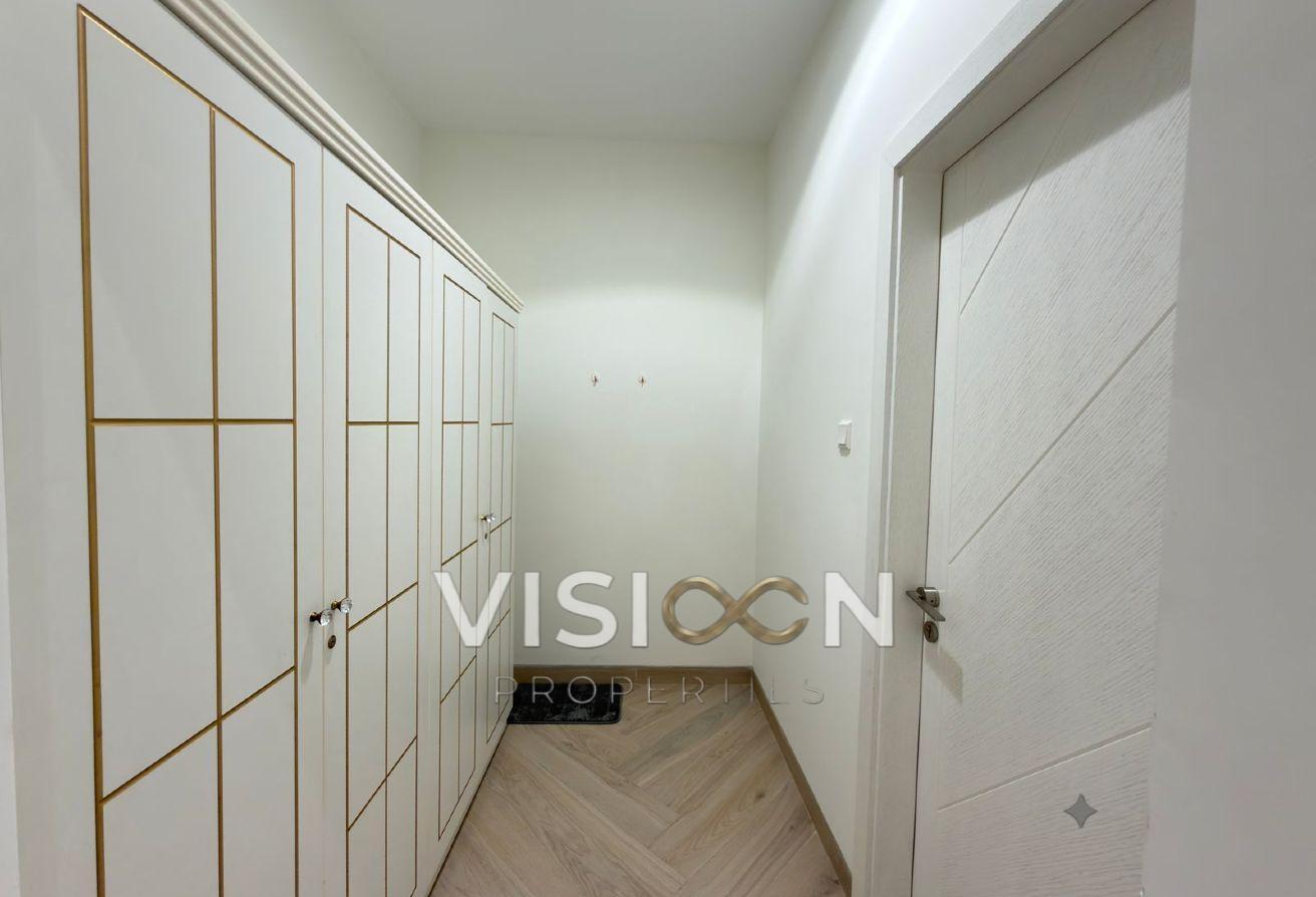specious 5 BR - elegant - modern villa photo 16