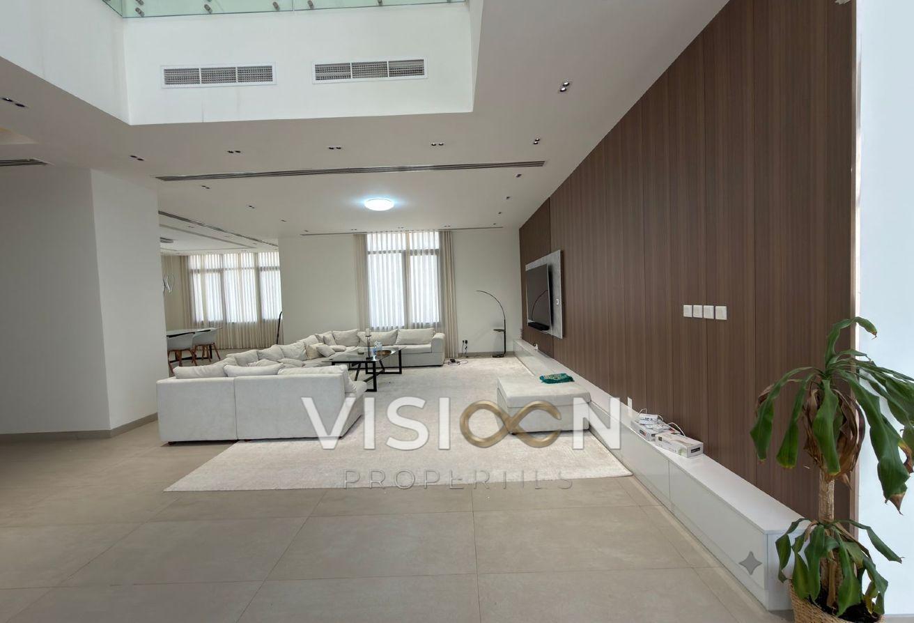specious 5 BR - elegant - modern villa photo 6