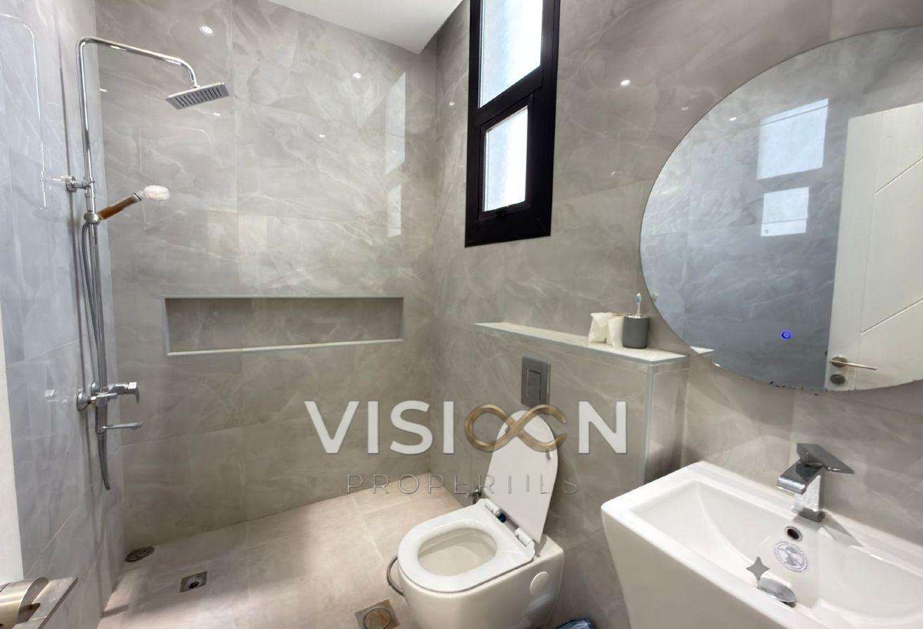 specious 5 BR - elegant - modern villa photo 19