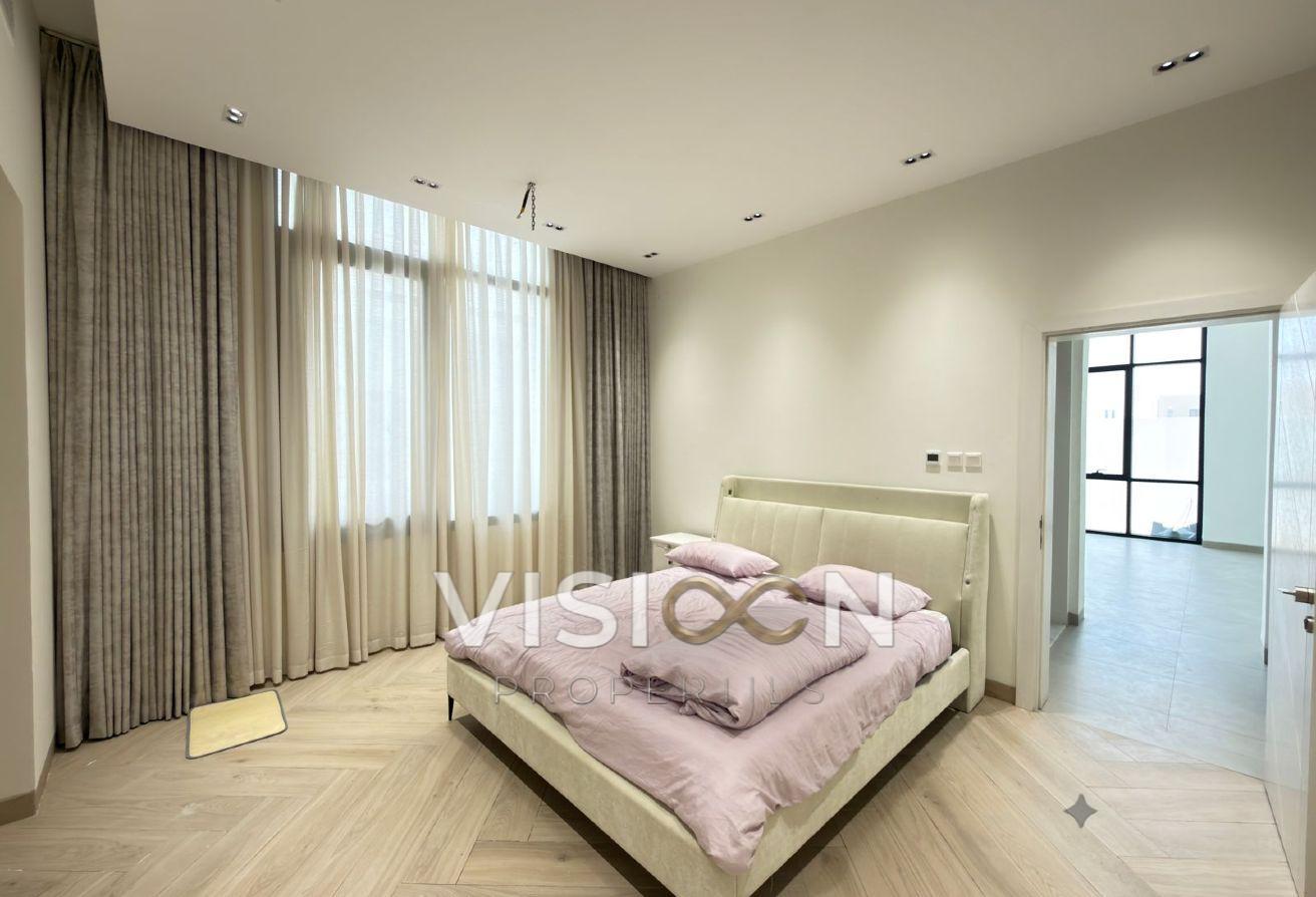 specious 5 BR - elegant - modern villa photo 13