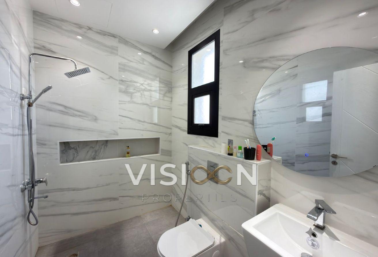 specious 5 BR - elegant - modern villa photo 20