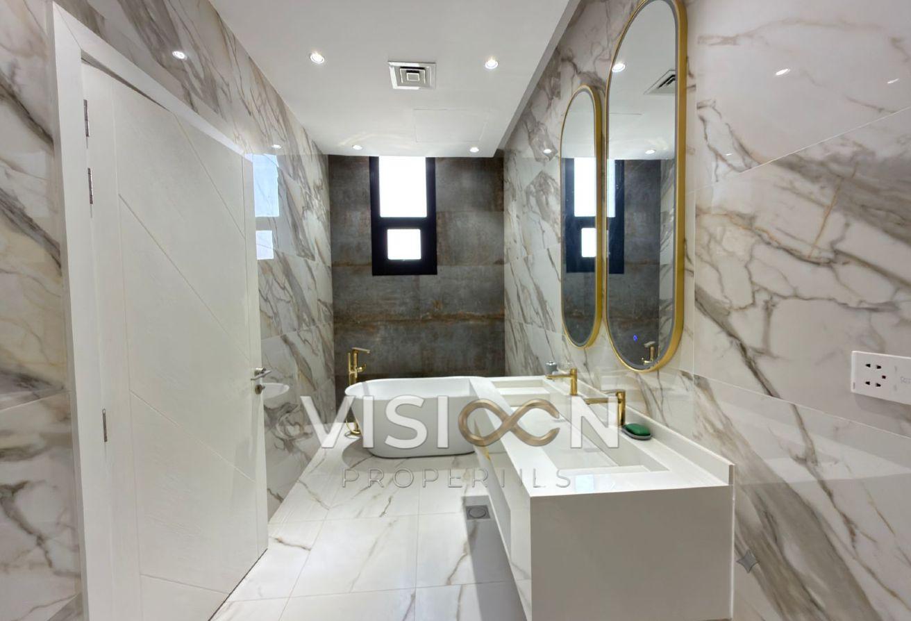 specious 5 BR - elegant - modern villa photo 23