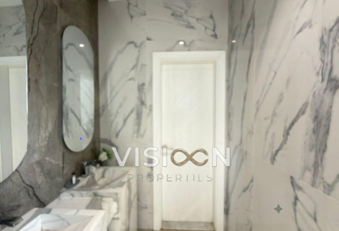 specious 5 BR - elegant - modern villa photo 18