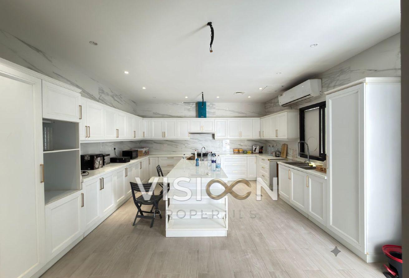 specious 5 BR - elegant - modern villa photo 17