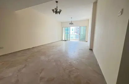 شقة - 3 غرف نوم - 3 حمامات للايجار في الممزر بلازا - شارع التعاون - التعاون - الشارقة