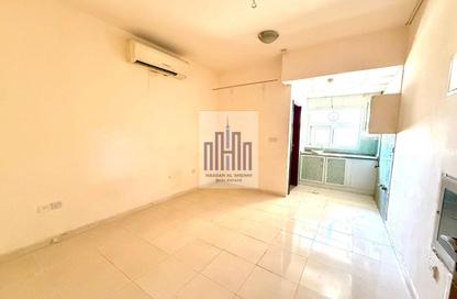 Apartment - Studio - 1 Bathroom for rent in Muwailih Building - Muwaileh - Sharjah