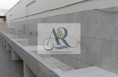 سكن عمال - استوديو - 8 حمامات للايجار في الجليل - الصجعة - الشارقة