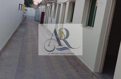سكن عمال - استوديو - 8 حمامات للايجار في الجليل - الصجعة - الشارقة