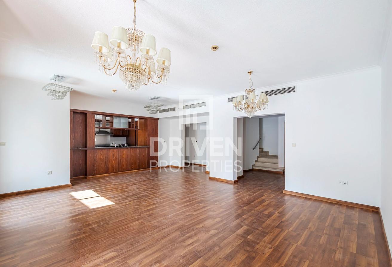 Boulevard View duplex | Spacious with Maids Room photo 4