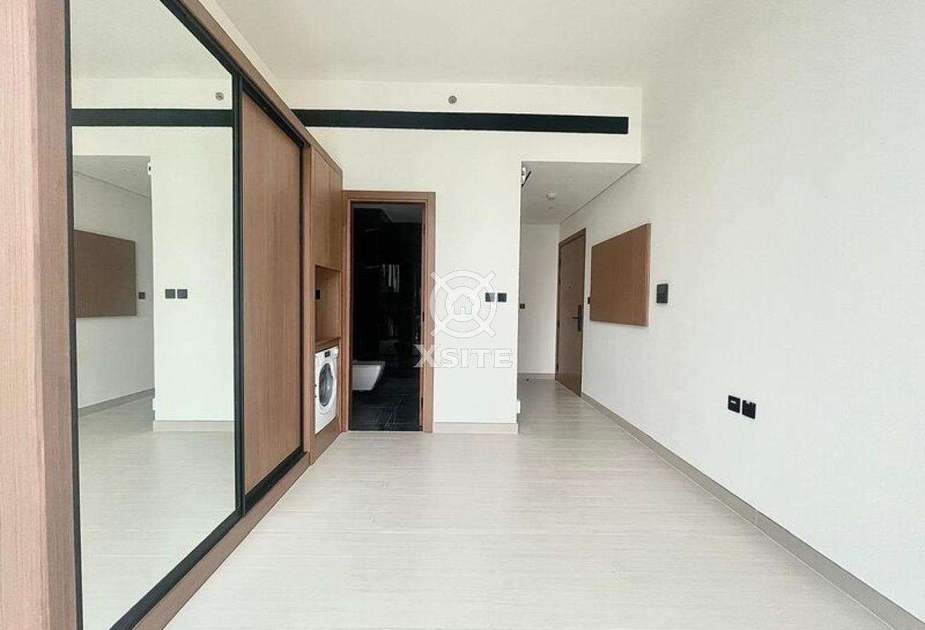 Unfurnished| Equipped Kitchen |Community View photo 3