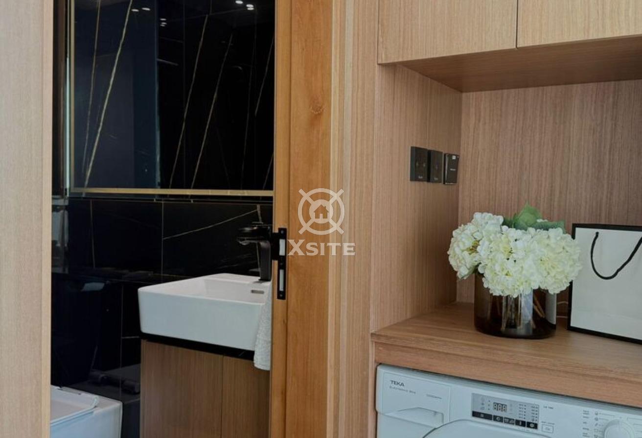 Unfurnished| Equipped Kitchen |Community View photo 8