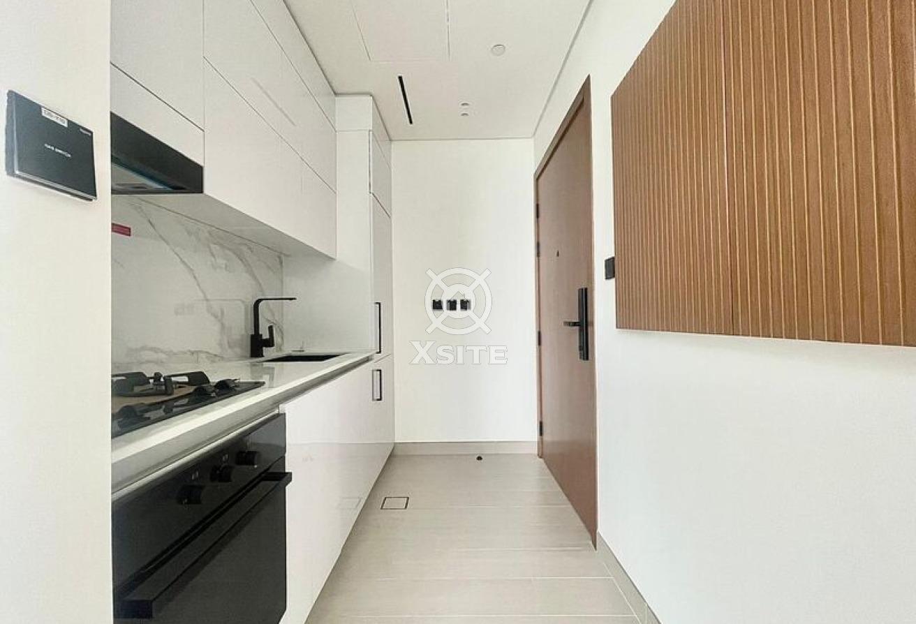 Unfurnished| Equipped Kitchen |Community View photo 6