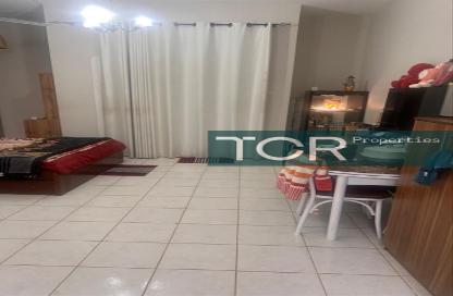 شقة - 1 حمام للايجار في كيو08 - طراز فرنسي - المدينة العالمية - دبي شقة - 1 حمام للايجار في كيو08 - طراز فرنسي - المدينة العالمية - دبي