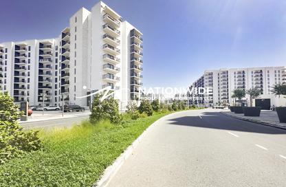 Apartment - 3 Bedrooms - 4 Bathrooms for sale in Waters Edge - Yas Island - Abu Dhabi