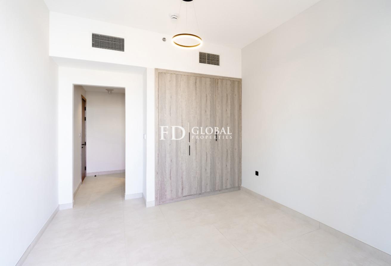 1 Bedroom | High Floor | Canal Facing| White Goods photo 8