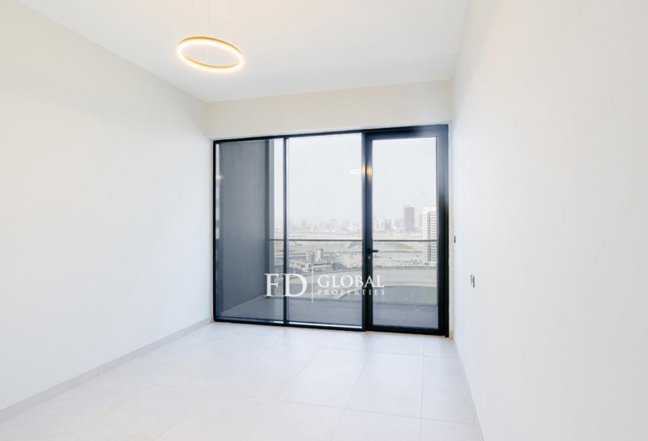 1 Bedroom | High Floor | Canal Facing| White Goods photo 6