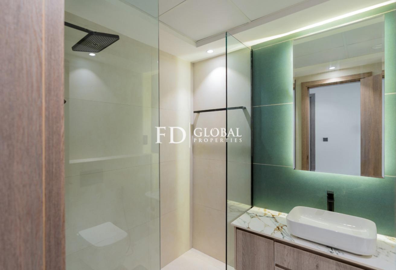 1 Bedroom | High Floor | Canal Facing| White Goods photo 10