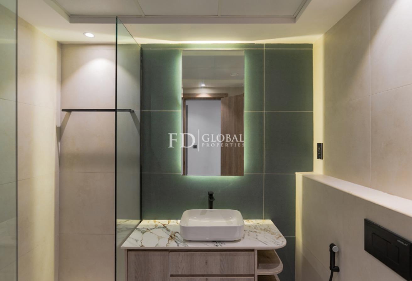 1 Bedroom | High Floor | Canal Facing| White Goods photo 9