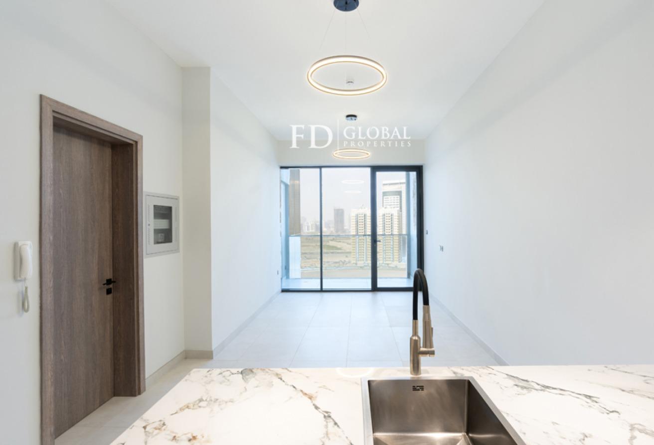 1 Bedroom | High Floor | Canal Facing| White Goods photo 2