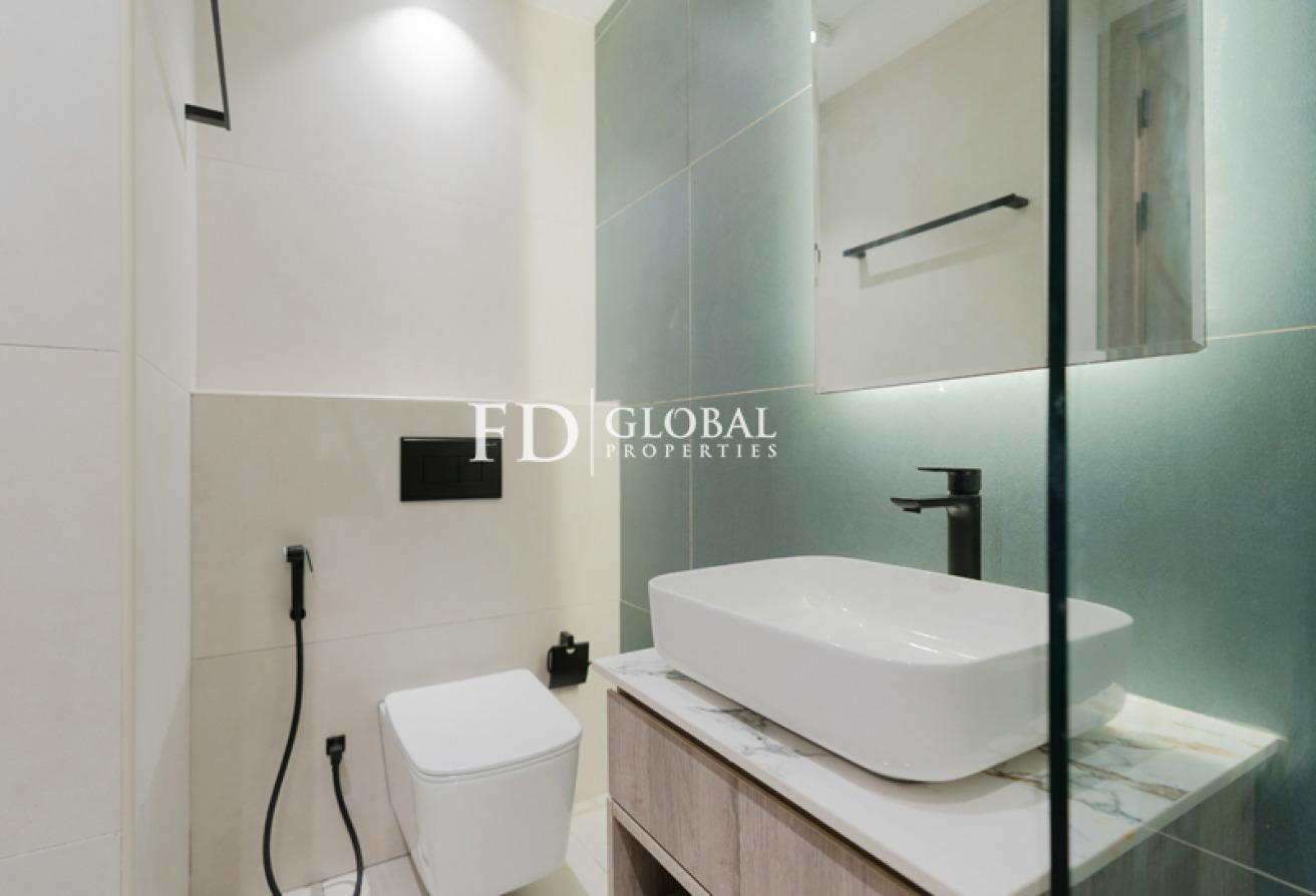 1 Bedroom | High Floor | Canal Facing| White Goods photo 7
