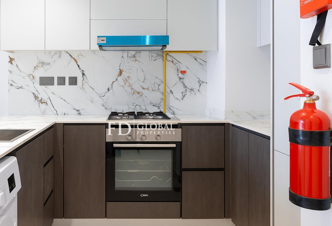 1 Bedroom | High Floor | Canal Facing| White Goods photo 5