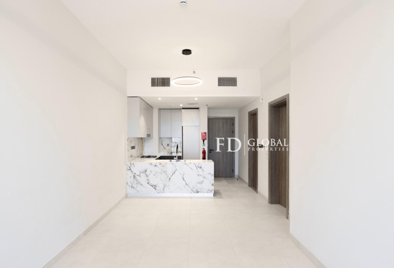 1 Bedroom | High Floor | Canal Facing| White Goods photo 4