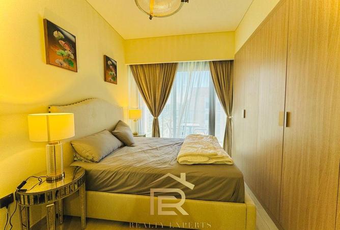 STUDIO BRIGHT | FURNISHED| READY TO MOVE photo 3