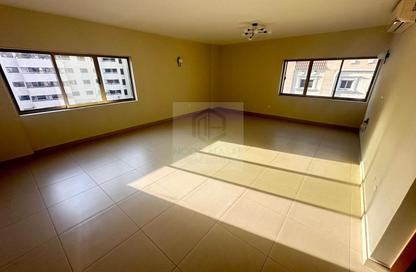 Apartment - 3 Bedrooms - 3 Bathrooms for rent in Dar Al Buteen 1 - Al Muraqqabat - Deira - Dubai