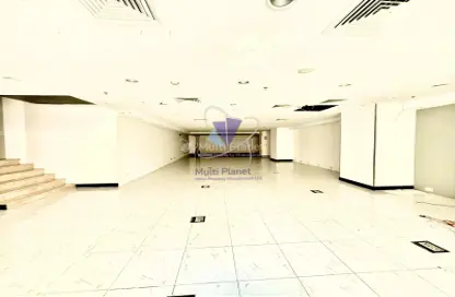 Show Room - Studio for rent in Hamdan Street - Abu Dhabi