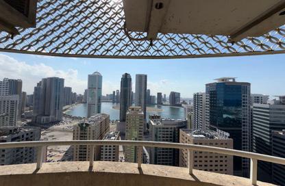 Apartment - 3 Bedrooms - 4 Bathrooms for sale in Al Khan - Sharjah