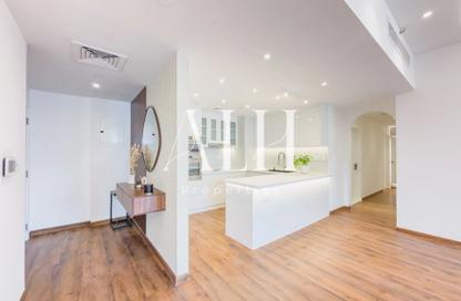 Apartment - 2 - 3 for sale in Rimal 1 - Rimal - Jumeirah Beach Residence - Dubai