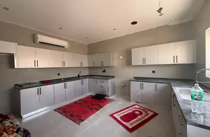Villa - 5 Bedrooms - 6 Bathrooms for rent in Al Aweer 1 - Al Aweer - Dubai