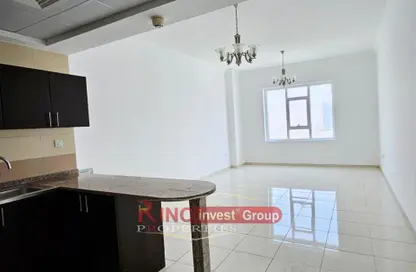 شقة - 2 غرف نوم - 3 حمامات للايجار في برج ربيعة - مجان - دبي لاند - دبي