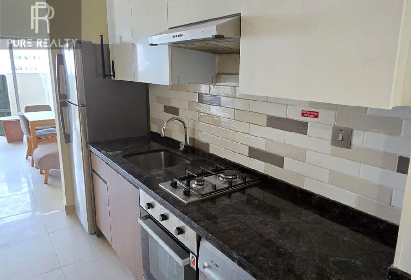 12 Cheques| Near Metro | Spacious Layout photo 4