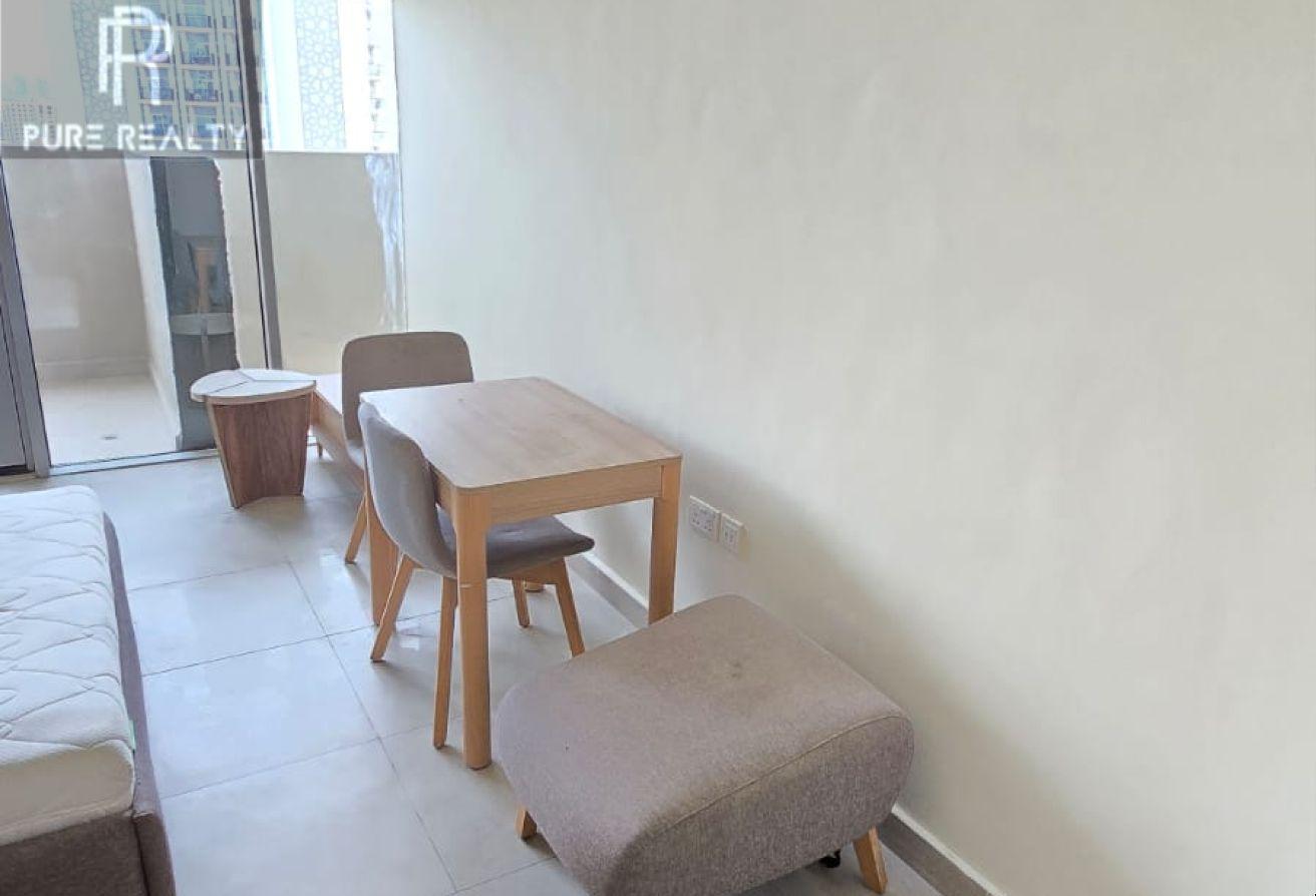 12 Cheques| Near Metro | Spacious Layout photo 6