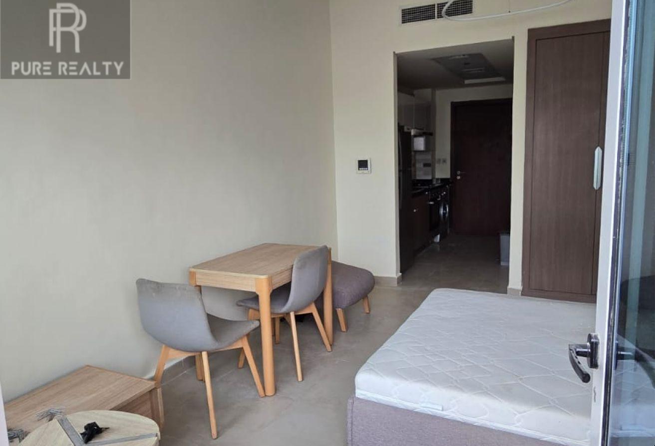 12 Cheques| Near Metro | Spacious Layout photo 3